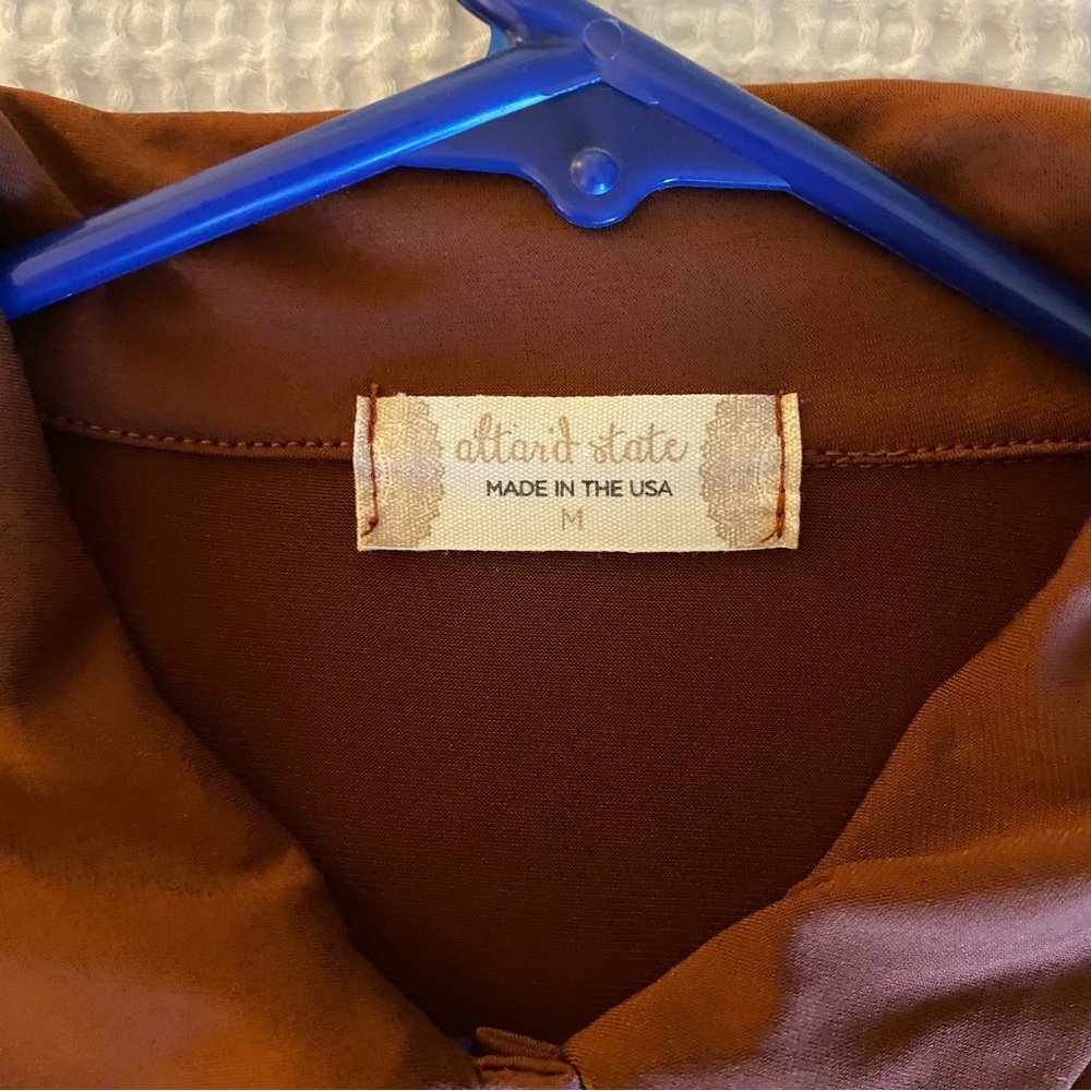 Altar'd State Rust Button-Down Crop Top - Picture 4 of 5